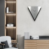 Dreieckige 3D Designer-Wanduhr „Silver“ in modernem Metallic-Look silber-schwarz