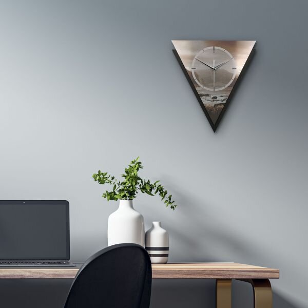 Dreieckige 3D Designer-Wanduhr „Küste“ in modernem Metallic-Look schwarz-beige