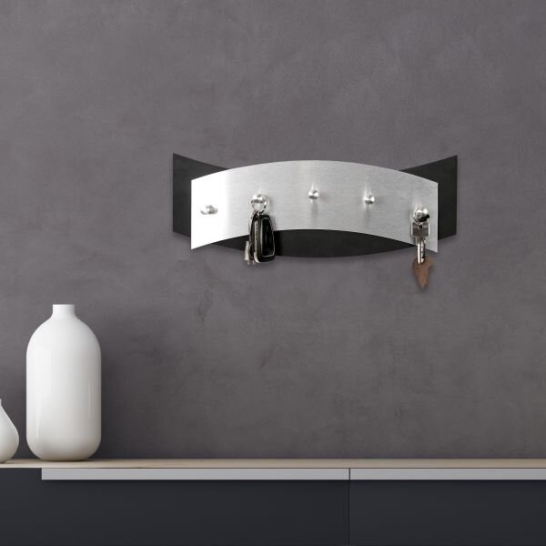 Designer Schl&uuml;sselbrett aus Holz und geb&uuml;rstetem Aluminium in modernem Metallic-Look