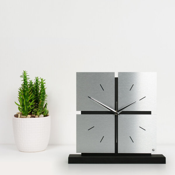 Squares Designer-Standuhr aus MDF – Design-Applikation & leises Uhrwerk