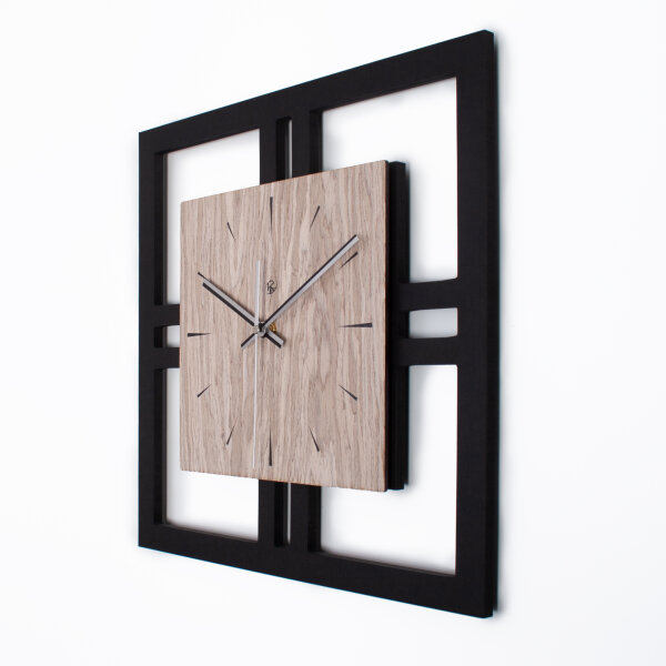Designer Wanduhr aus Holz mit stilvollem Akzent aus Graueiche-Furnier