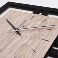 Designer Wanduhr aus Holz mit stilvollem Akzent aus Graueiche-Furnier